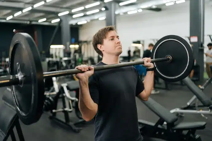 Kid doing a standing overhead press